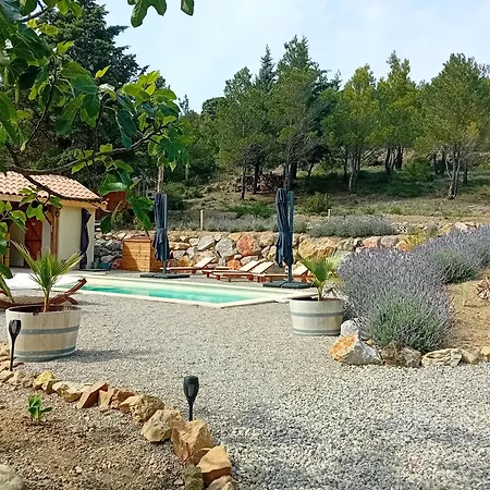 Macoco Maison Coeur Corbieres Bed & Breakfast 4*